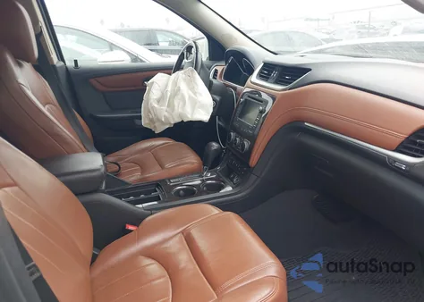 2017 Chevrolet Traverse Premier z USA, uszkodzony, nr VIN 1GNKVJKDXHJ182478